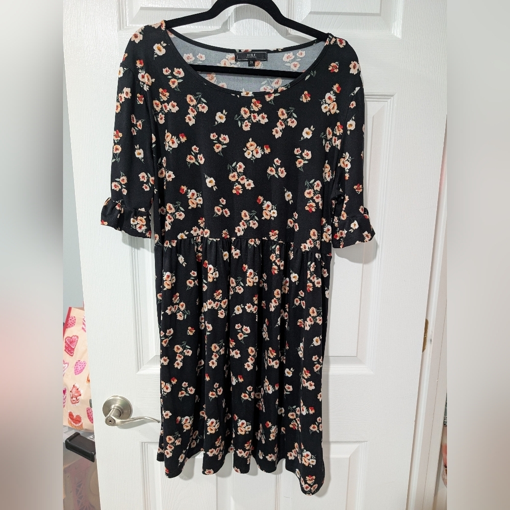 Vibe Sportswear Black Floral Short Sleeve Knee Length Dress in Size 2X